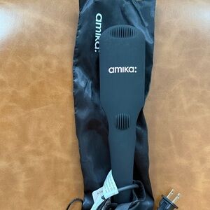 Amika Straightening Brush